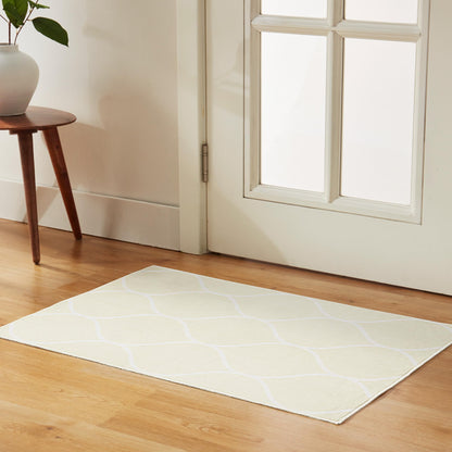 Amazon Basics Thin Indoor Area Rug, Geometric Printed Washable Home Decor Carpet for Living Room Bedroom, 4' W × 6' L, Green Geometric