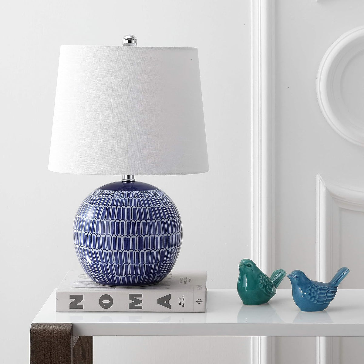 JONATHAN Y Ronald 21" Ceramic Scallop Sphere Table Lamp, Navy