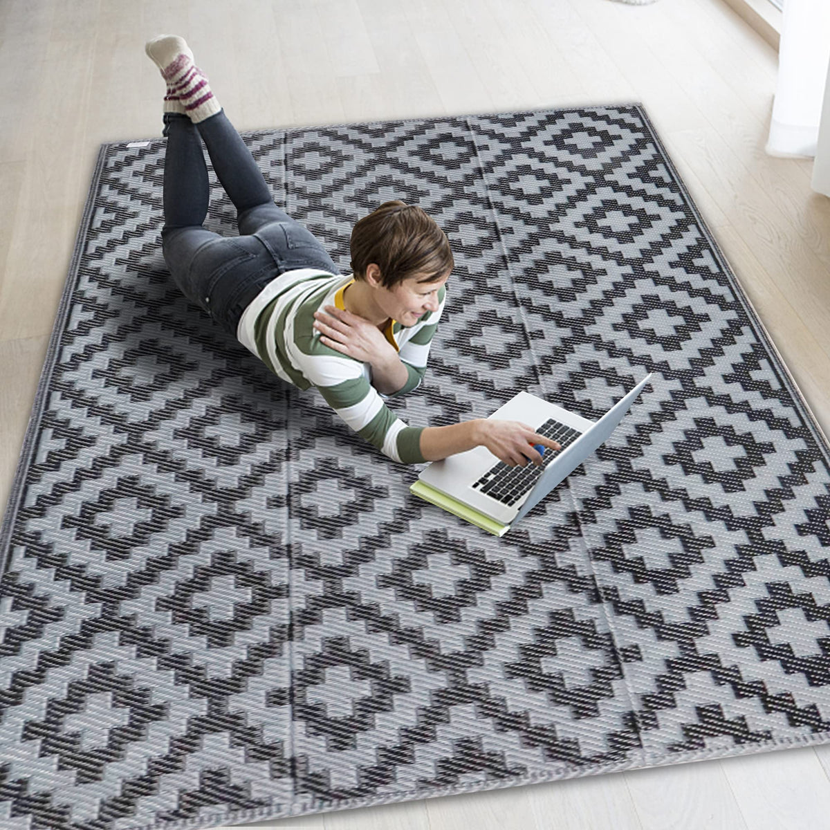 SAND MINE Waterproof Outdoor Rug 5x8 ft, Plastic Reversible Rug, Modern Area Rug, Large Floor Mat for Outdoors, RV, Patio, Backyard, Deck, Picnic, Beach, Camping, Black & Beige