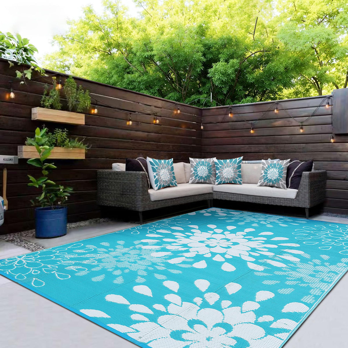Wallona Outdoor Rug 5x8 ft, Flower Blue & White
